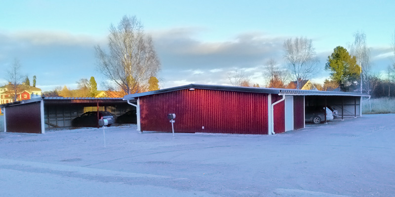 Gyllengården. Dubbel carport Gyllengården byggår 2016 och enkel carport byggår 2014.
