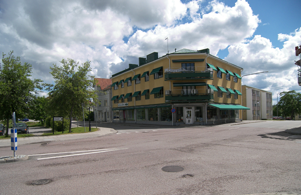 Långgatan 6, Edsbyn. Hyreshus, butik och lägenheter renoverat. Byggår 2006.